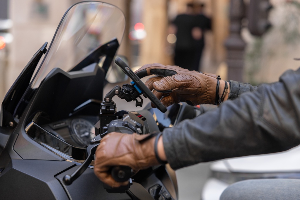 Крепление на бачок сцепления/тормоза мотоцикла Quad Lock® Brake Reservoir Mount