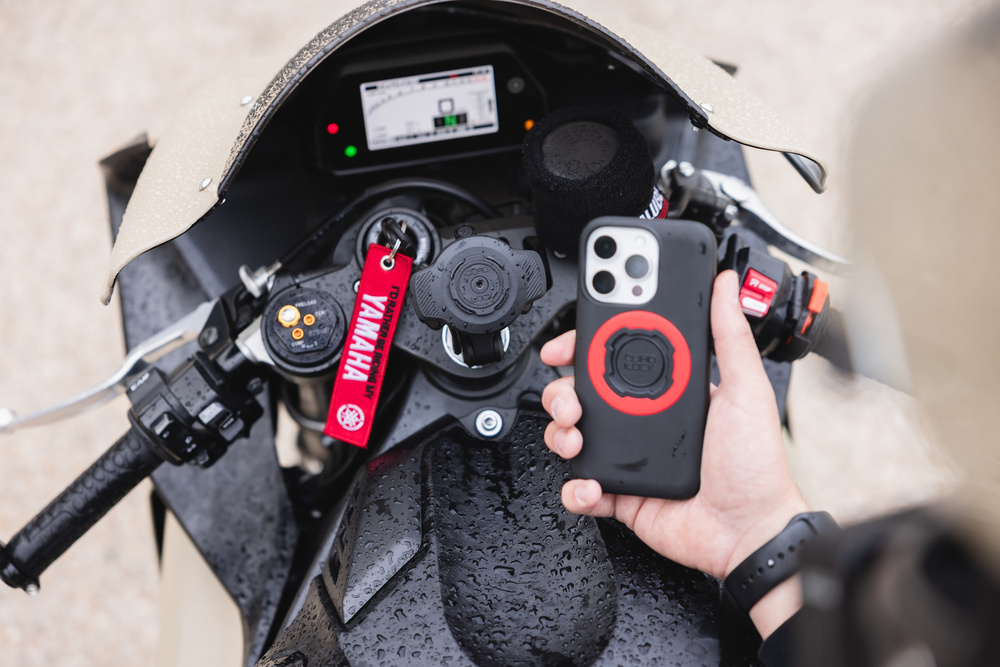 Влагозащищенная беспроводная зарядка Quad Lock® USB Weatherproof Wireless Charging Head